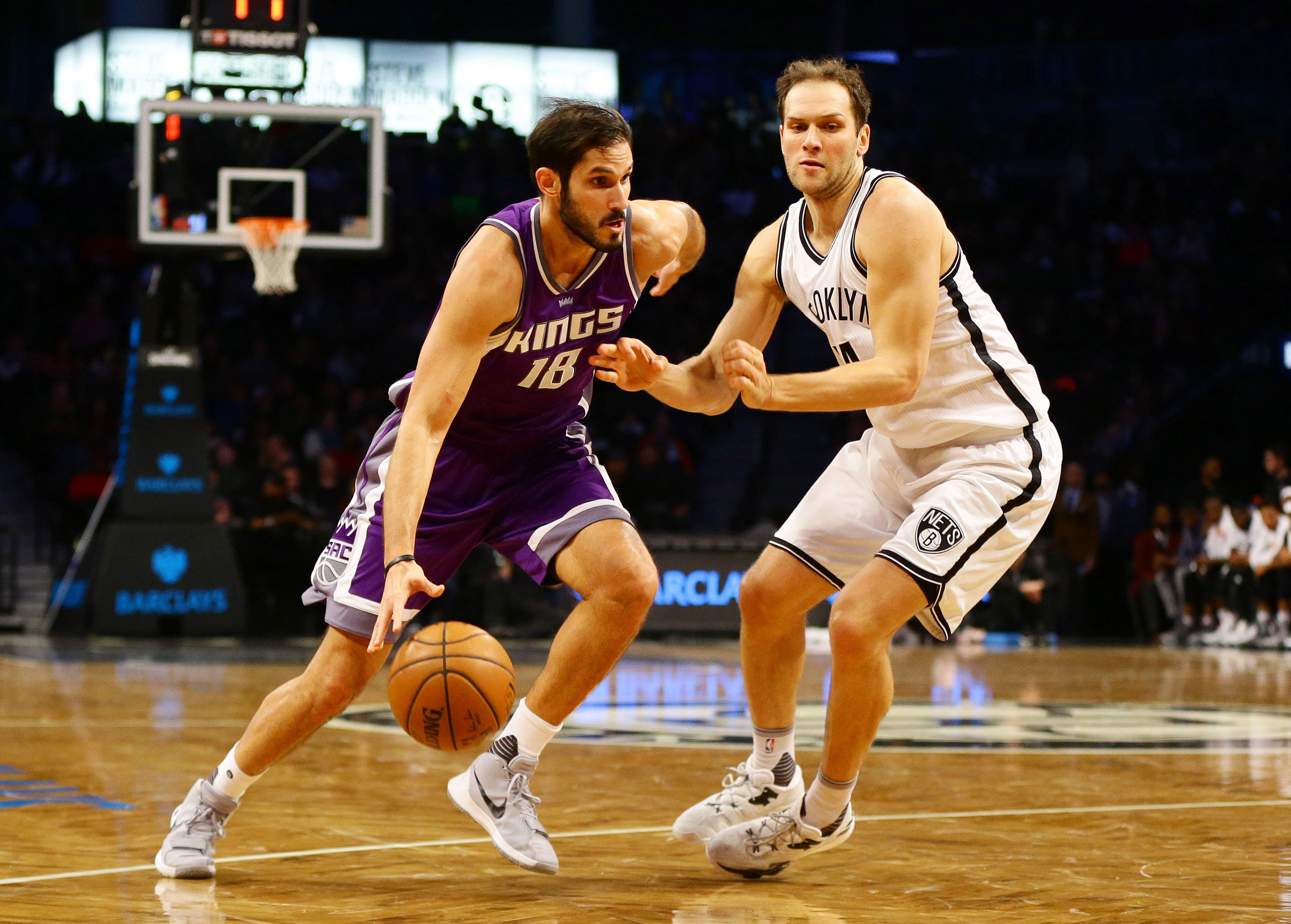 עמרי כספי ושחקני ה-NBA עושים את תל אביב