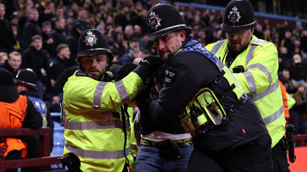 Фанаты «Янг Бойз» устроили беспорядки на стадионе «Вилла Парк», полиция не имеет отчетов о нарушениях