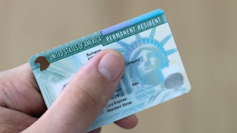 Трамп приостановил лотерею грин-карт, затронувшую и израильтян