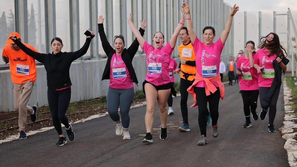 Рекордное участие в благотворительном забеге в Лекнеаме в поддержку борьбы с раком молочной железы