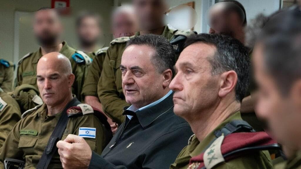 צילום: אריאל חרמוני, משרד הביטחון שר הביטחון ישראל כ"ץ בביקור בפיקוד הצפון ביחד עם הרמטכ"ל רב-אלוף הרצי הלוי ומפקד פיקוד צפון, האלוף אורי גורדין