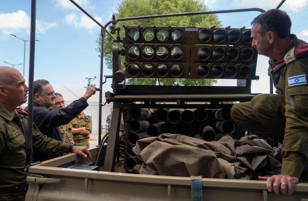 צילום: אריאל חרמוני, משרד הביטחון שר הביטחון ישראל כ"ץ בביקור בפיקוד הצפון ביחד עם הרמטכ"ל רב-אלוף הרצי הלוי ומפקד פיקוד צפון, האלוף אורי גורדין