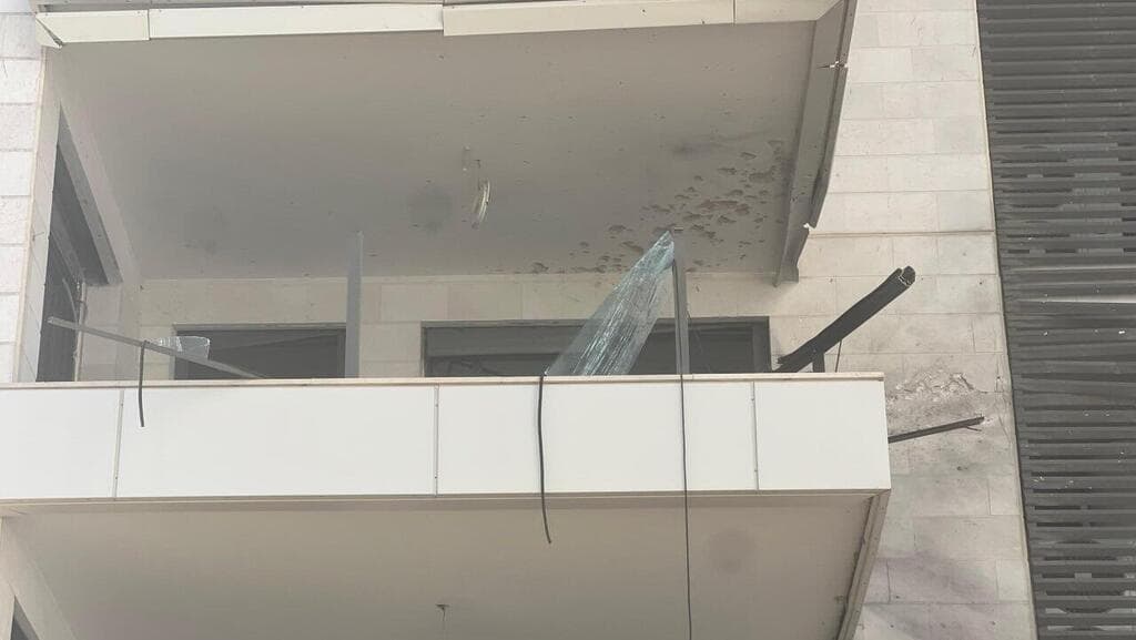 צילום: דוברות כבאות והצלה לישראל פגיעת כטב"ם במבנה בנהריה