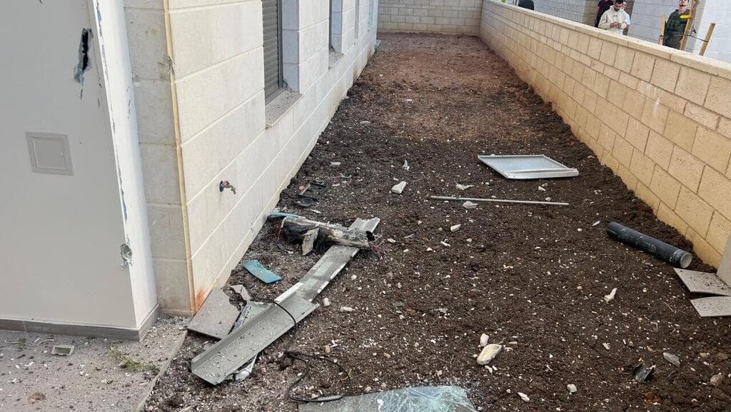 צילום: דוברות כבאות והצלה לישראל פגיעת כטב"ם במבנה בנהריה