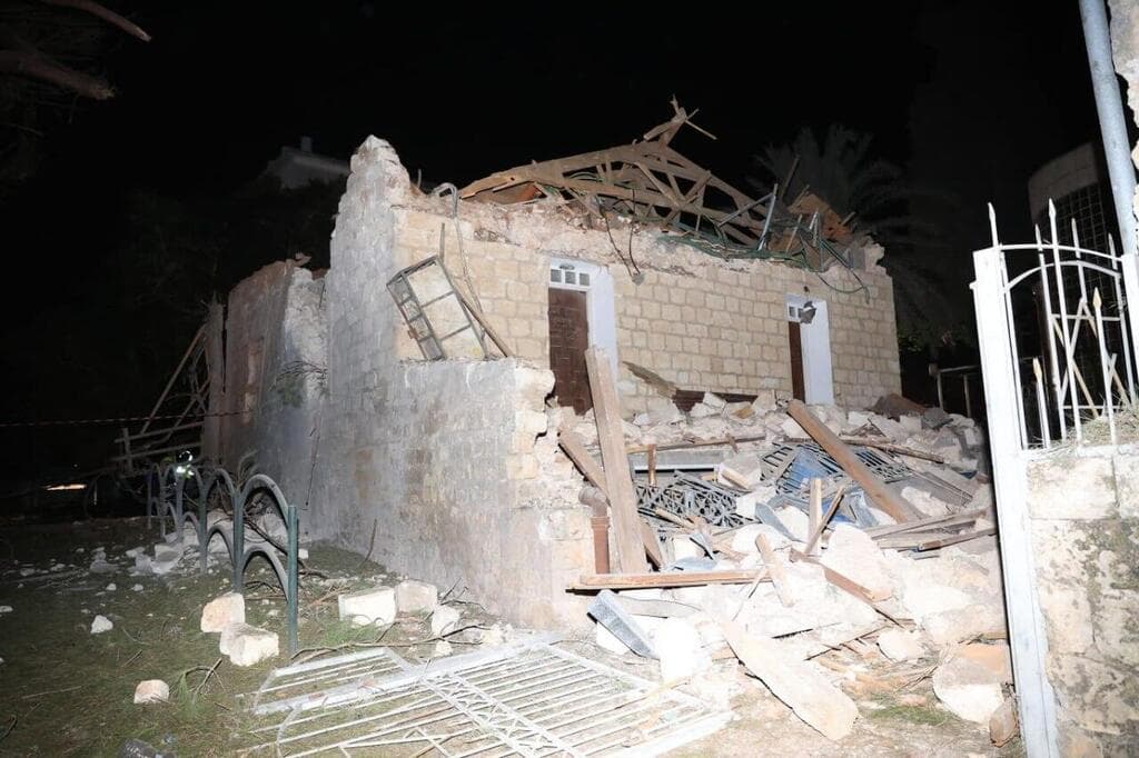 זירת הפגיעה הישירה בחיפה (צילום: אלעד גרשגורן) זירת הפגיעה הישירה בחיפה