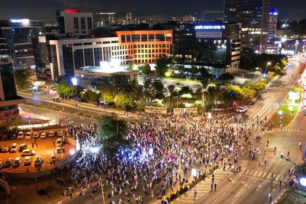 צילום: גלעד פירסט Gilad Furst הפגנה נגד ההפיכה המשטרית. צומת פארק המדע. רחובות