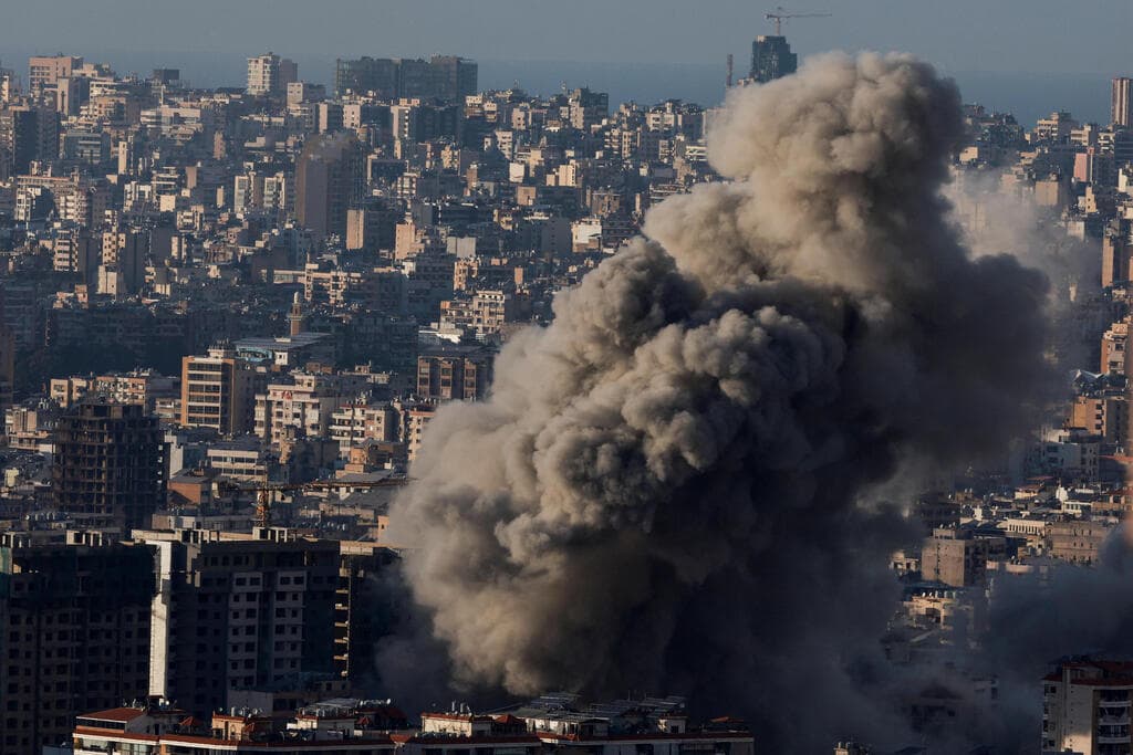 צילום: רויטרס/REUTERS/Thaier Al-Sudani מהתקיפה הקרובה למועצה השיעית אסלאמית העליונה בדאחייה