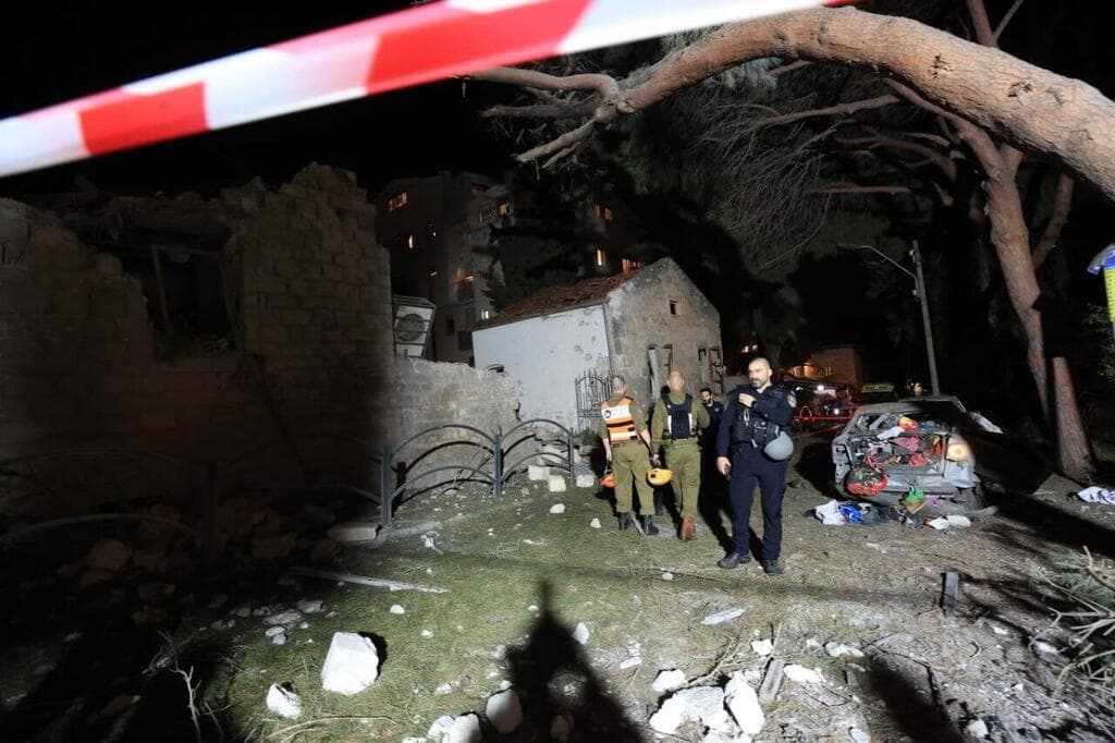 צילום: אלעד גרשגורן זירת הפגיעה הישירה בחיפה