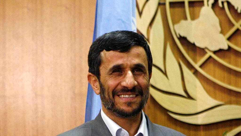 אחמדינג'אד (צילום: רויטרס) נשיא איראן לשעבר מחמוד אחמדינג'אד נרשם ל בחירות לנשיאות תמונת ארכיון