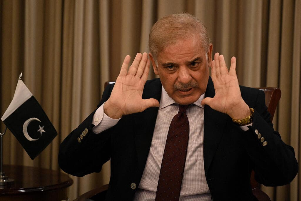 מו"מ במשבר. ראש ממשלת פקיסטן שהבז שריף (צילום: AFP) שהבז שריף ראש הממשלה החדש של פקיסטן