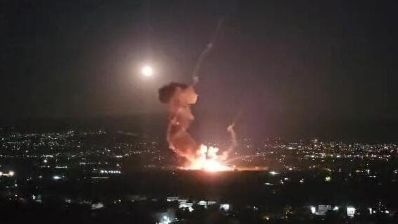 פיצוצי משנה, ורקטות שמתעופפות: תיעוד מהתקיפה בעומק לבנון