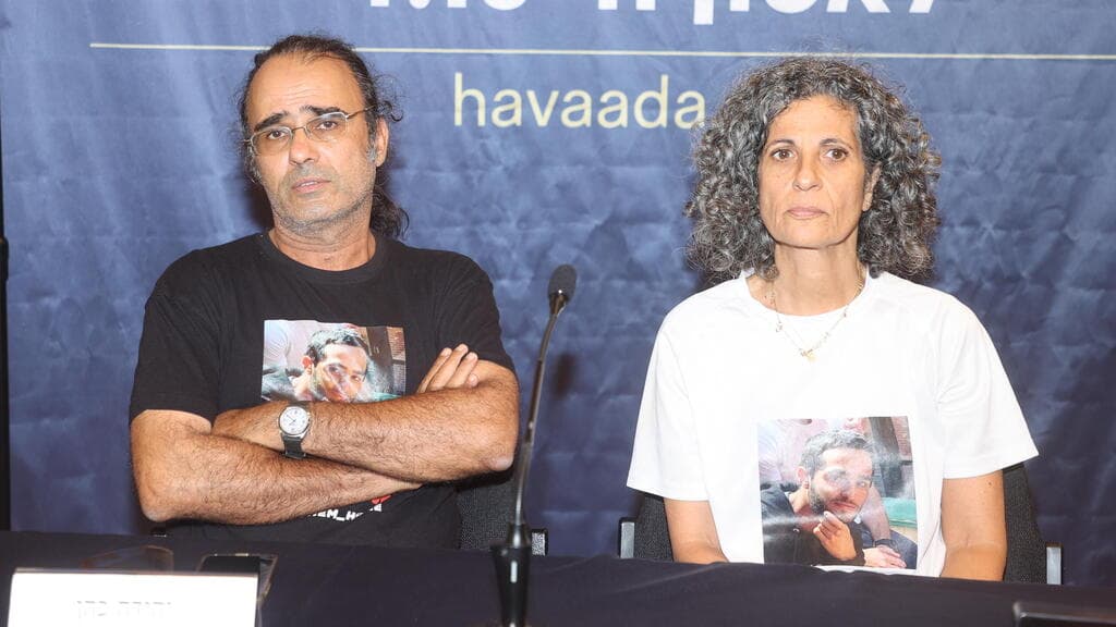  ויקי ויהודה כהן הוריו של החייל החטוף נמרוד נותנים עדות בוועדת החקירה האזרחית לאסון ה-7 באוקטובר