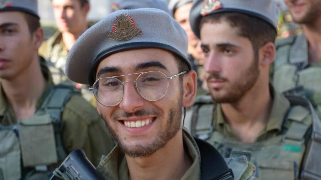 סמל אריאל סוסנוב, מירושלים, לוחם בגדוד ההנדסה 605, עוצבת 'ברק' (188), נפל בלחימה בצפון.