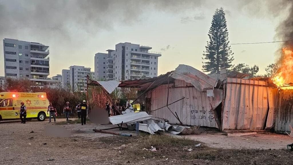 פגיעה ישירה בנהריה (צילום: תיעוד מבצעי מד"א) זירת הפגיעה הישירה בנהריה