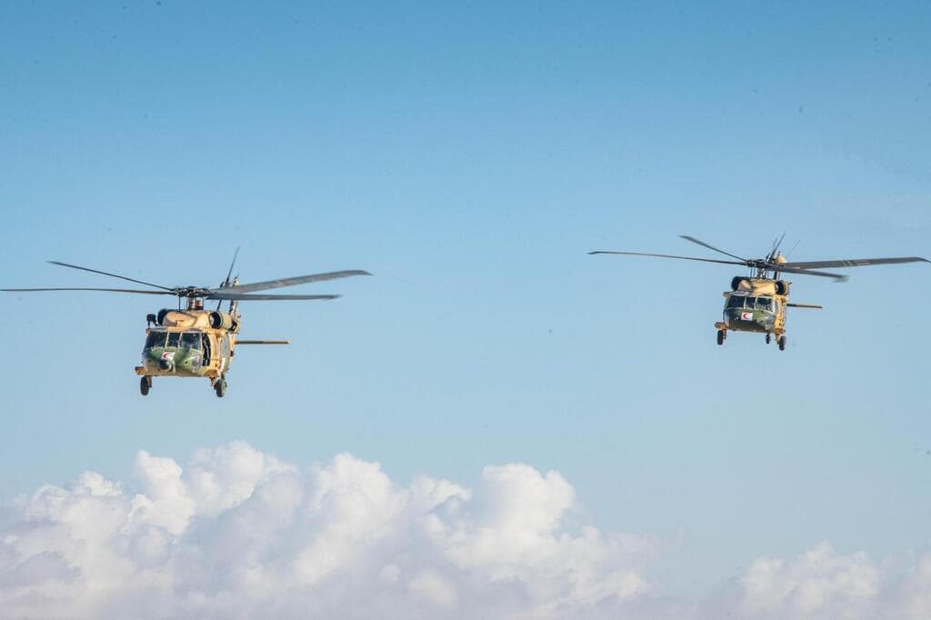 תיעוד מהעברת סיוע הומניטרי לרצועת עזה ע"י מסוקים של חיל האוויר הירדני 