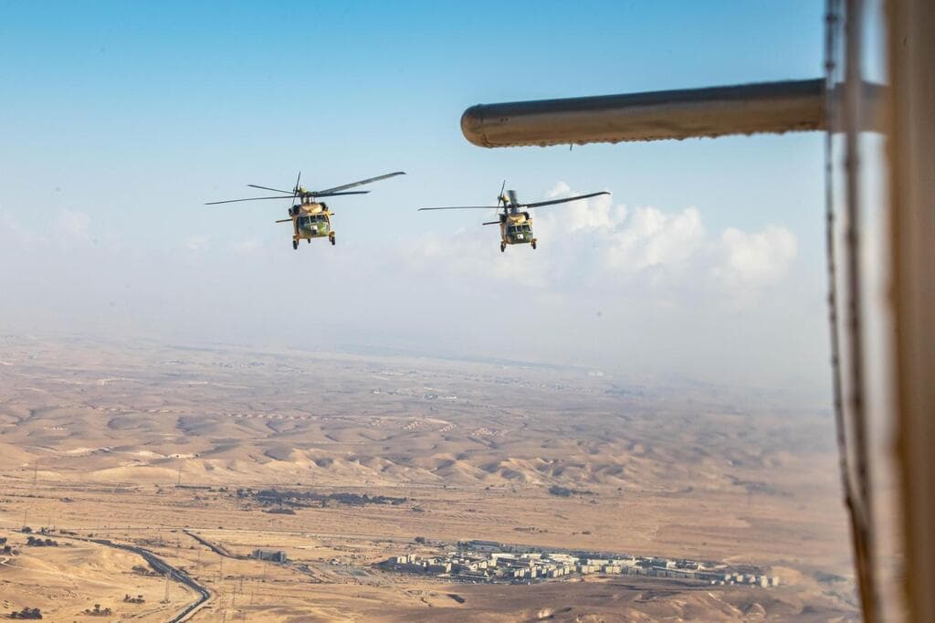 תיעוד מהעברת סיוע הומניטרי לרצועת עזה ע"י מסוקים של חיל האוויר הירדני 