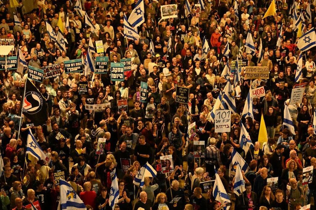צילום: יובל חן הפגנה בשער בגין בתל אביב בקריאה להשבת בחטופים