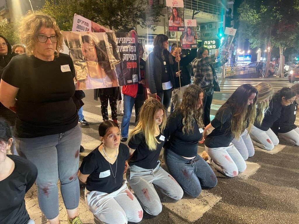 מיצג "מתלבשים כמו נעמה " בחיפה
