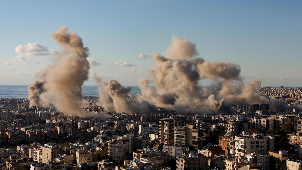 צילום: REUTERS/Mohamed Azakir תקיפות בביירות