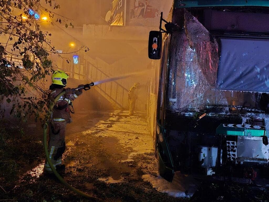 צילום: כיבוי והצלה צפון פגיעה ישירה בתחנה מרכזית בקריית שמונה