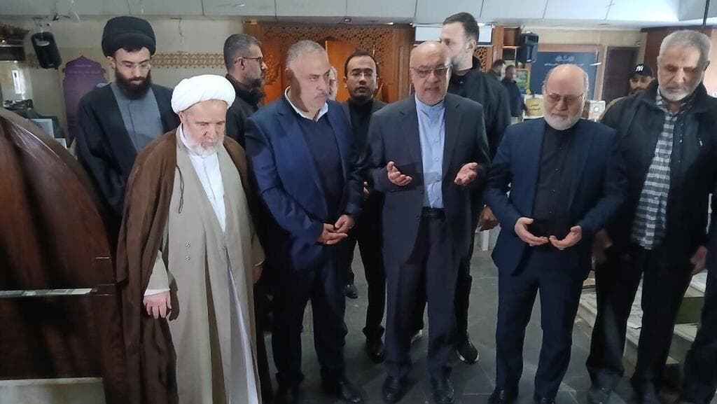 שגריר איראן בלבנון מוג'תבא אמאני בביקור בדאחייה של ביירות