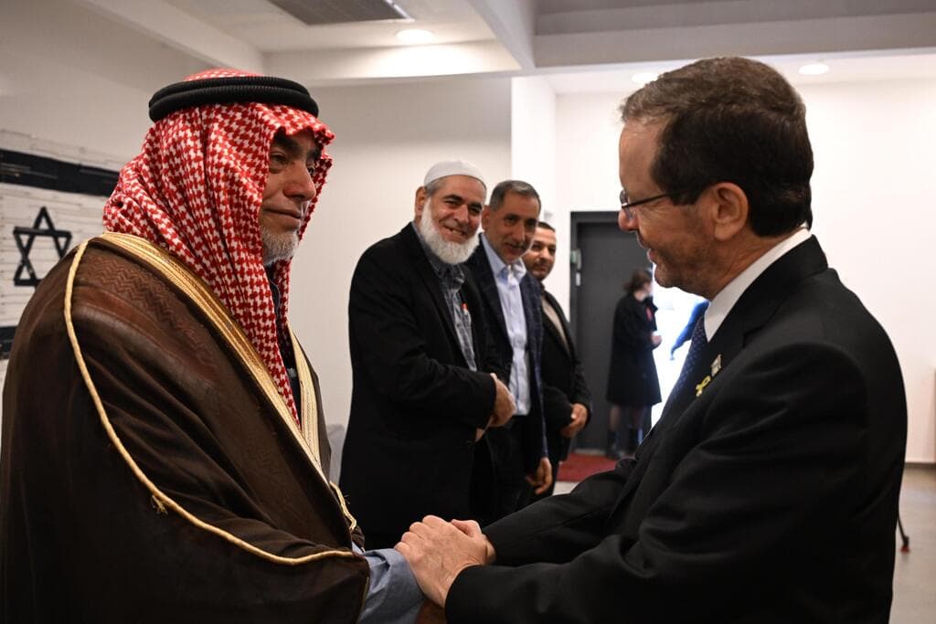 נשיא המדינה יצחק הרצוג מארח בבית הנשיא מנהיגי דת מוסלמים, אימאמים משפיעים בחברה הערבית