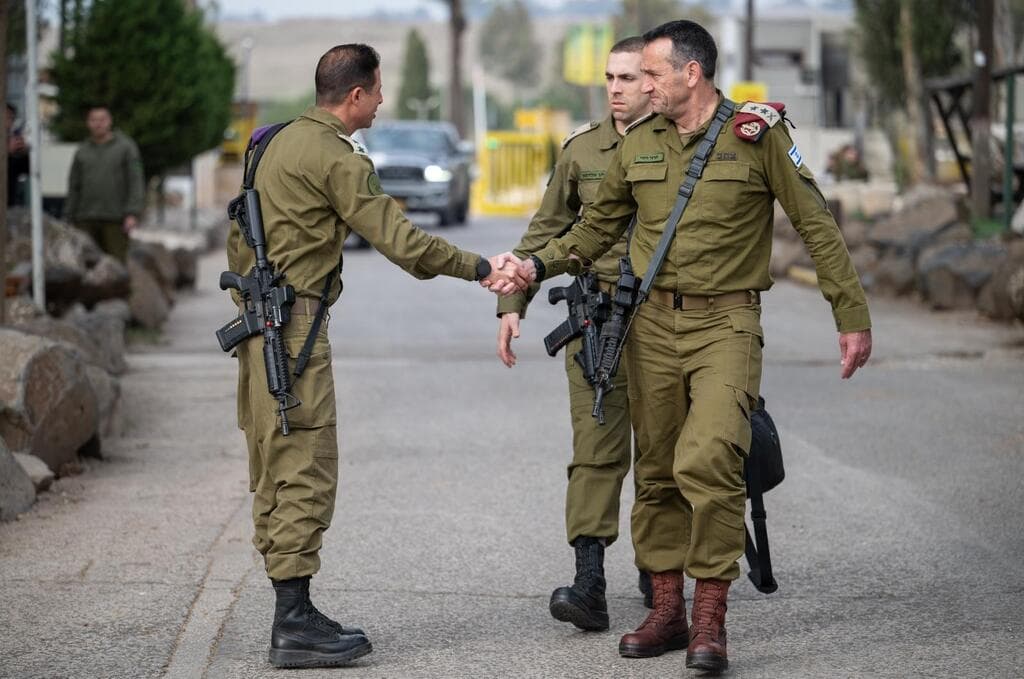 צילום: דובר צה"ל הרמטכ״ל הרצי הלוי בגבול סוריה