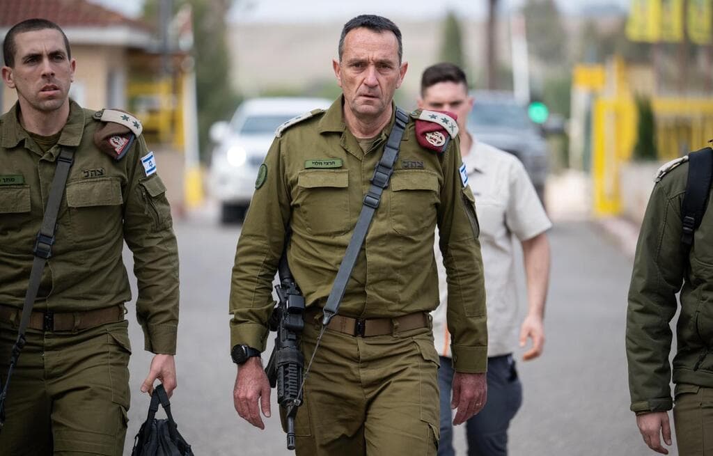 הרמטכ"ל הרצי הלוי בגבול סוריה (צילום: דובר צה"ל) הרמטכ״ל הרצי הלוי בגבול סוריה