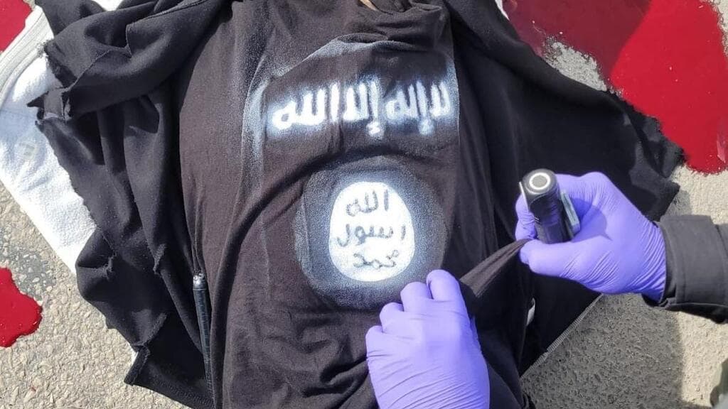 חולצת דאעש שלבש המחבל ניסיון פיגוע בקלנדיה