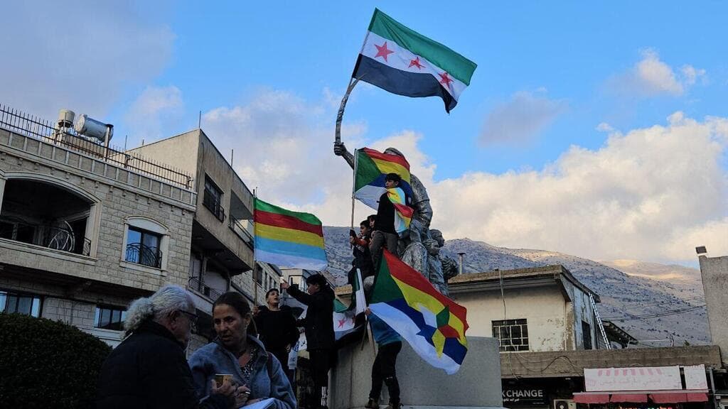חגיגות במג'דל שמס (צילום: יואב זיתון) חגיגות במג'דל שמס בעקבות הפלת משטר אסד בידי המורדים הסורים