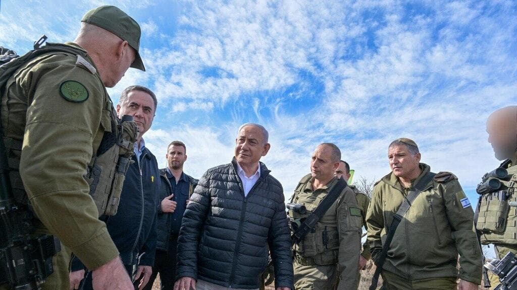 ראש הממשלה סמוך לגבול סוריה (צילום: קובי גדעון/ לע"מ) ראש הממשלה נתניהו סמוך לגבול סוריה