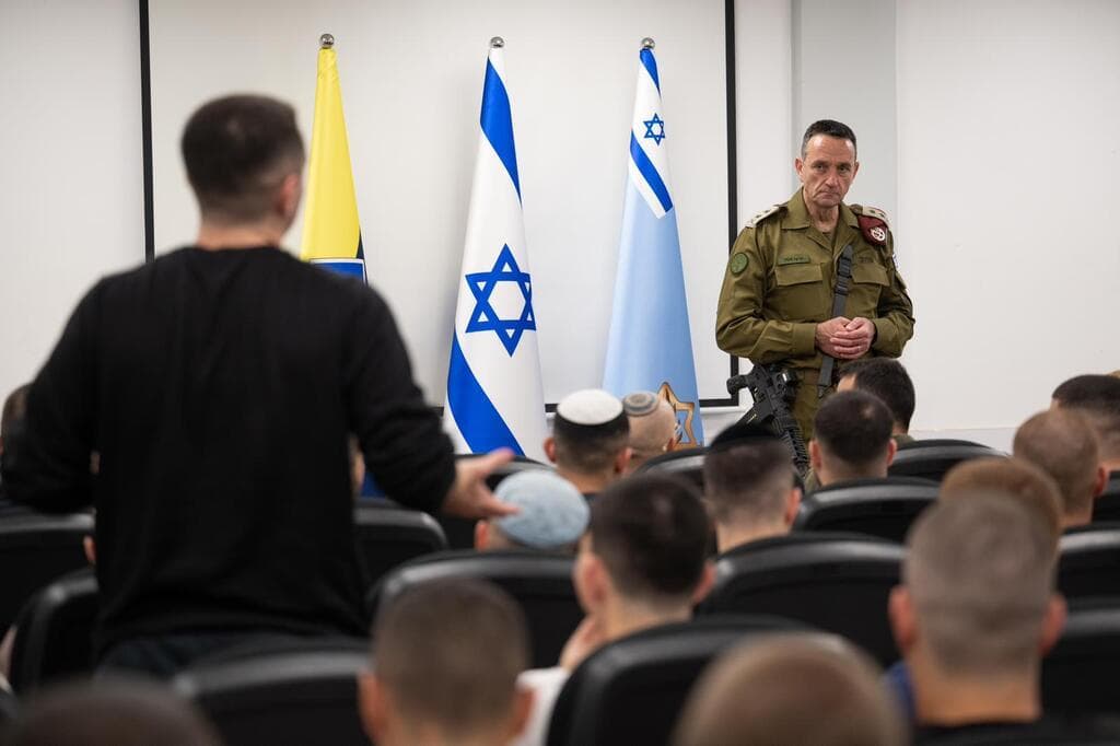 צילום: דובר צה"ל הרמטכ"ל הרצי הלוי ביקר את המתגייסים החדשים לגולני בלשכת הגיוס