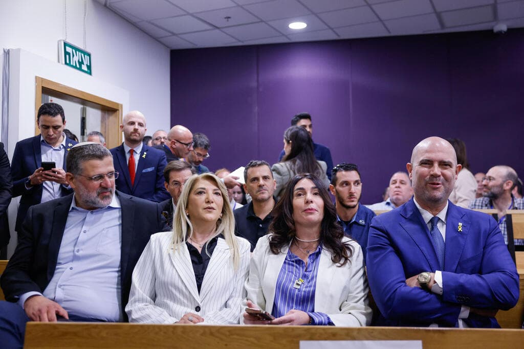 רה"מ בנימין נתניהו נכנס לאולם הדיונים על מנת לתת עדות תיקי אלפים