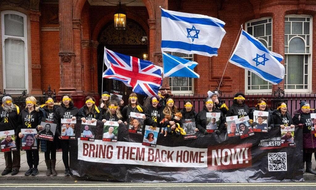  הפגנות מול שגרירויות מצרים, קטאר וטורקיה שבלנדון בקריאה להשבת החטופים