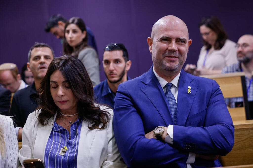 רה"מ בנימין נתניהו נכנס לאולם הדיונים על מנת לתת עדות תיקי אלפים