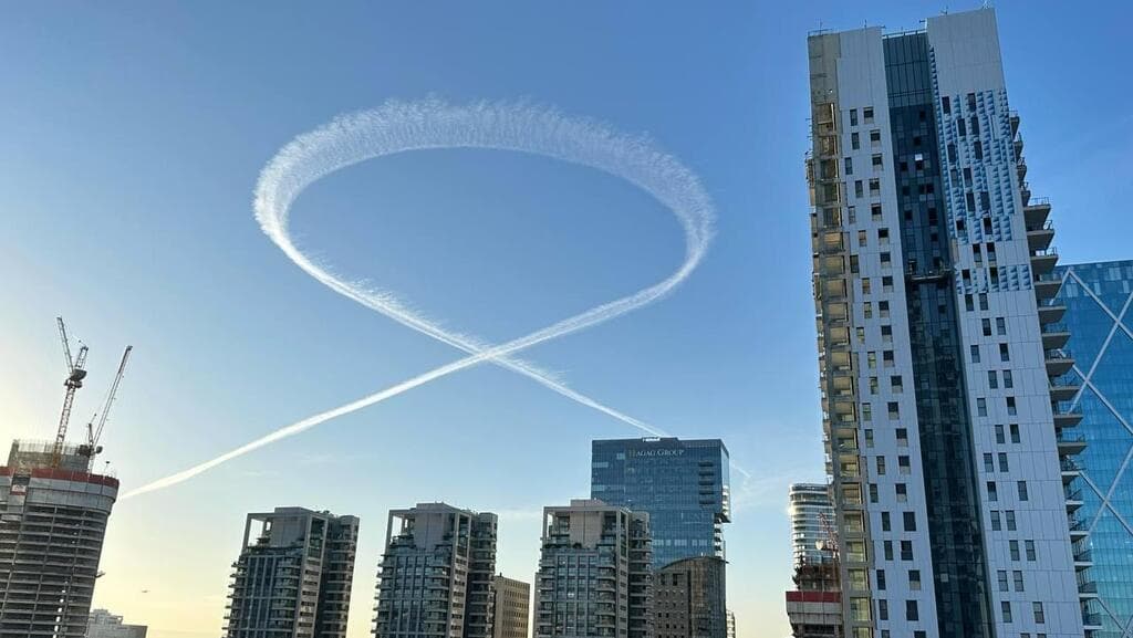 מחווה לחטופים בשמי ישראל שבוצעה על ידי טייס