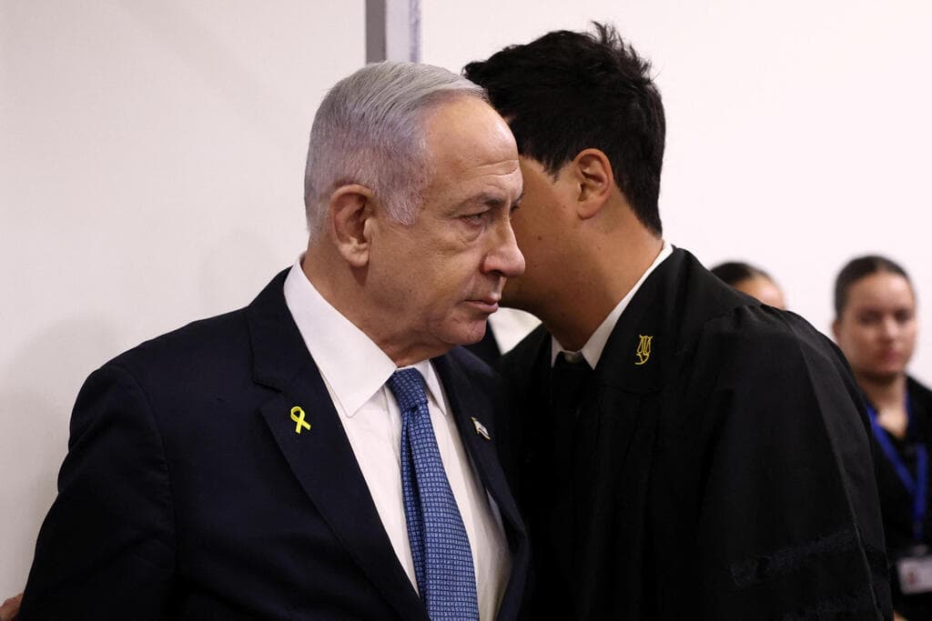 רה"מ בנימין נתניהו נכנס לאולם הדיונים על מנת לתת עדות תיקי אלפים