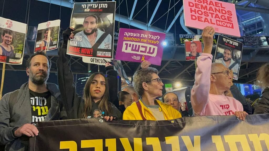 יוכבד ליפשיץ בהפגנה בבגין (צילום: יעל צ'כנובר) יוכבד ליפשיץ בהפגנה בבגין