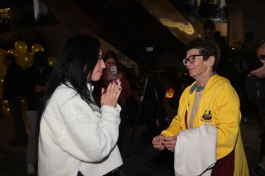 צילום: יריב כץ עינב צנגאוקר ויוכבד ליפשיץ בהפגנה בבגין