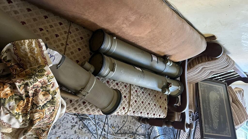 פירים ואמצעי לחימה שאותרו על ידי לוחמי חטיבת 188 בדרום לבנון