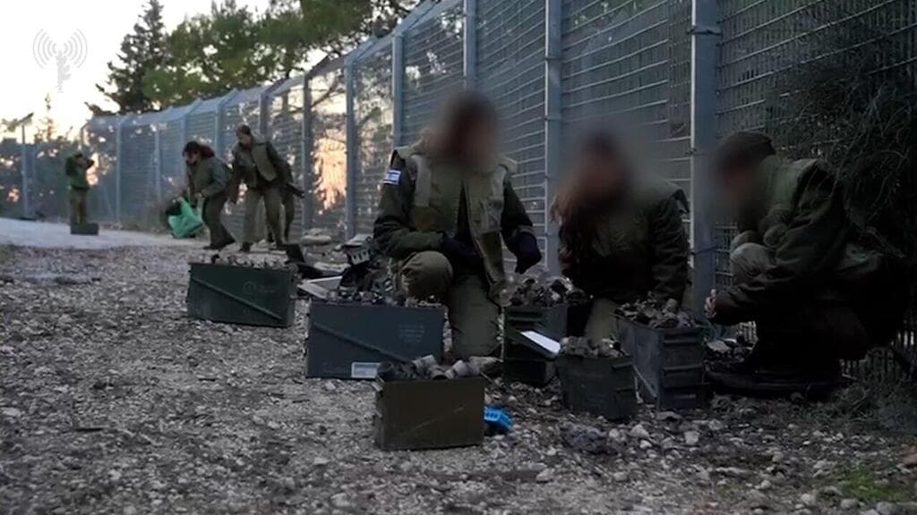 תיעוד, חיילי צה"ל במבצע ניקוי ופינוי ציוד צבאי, נפלים ופסולת ממרחב הצפון לצורך שיקום הישובים