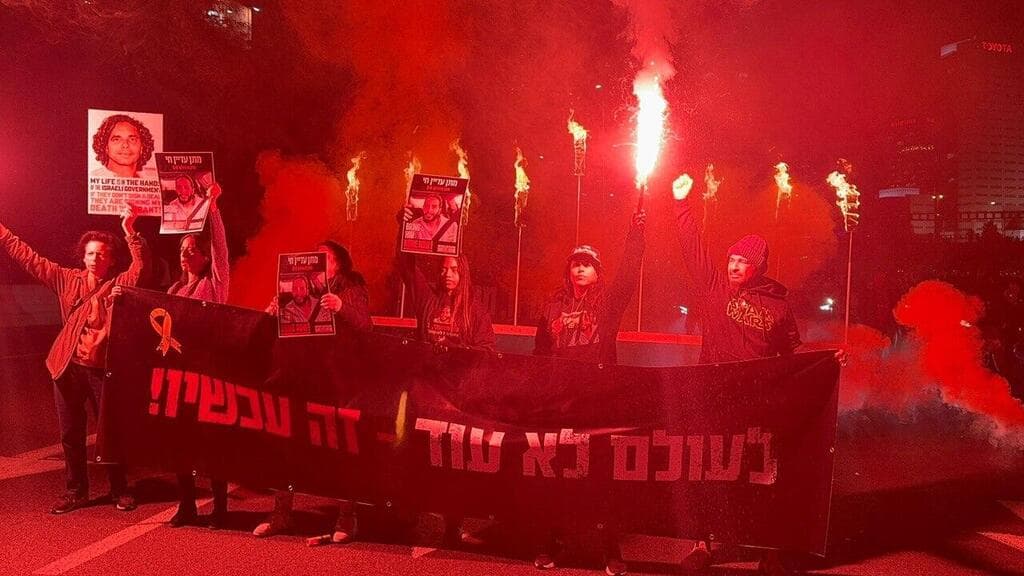 משפחות חטופים חוסמות את איילון דרום