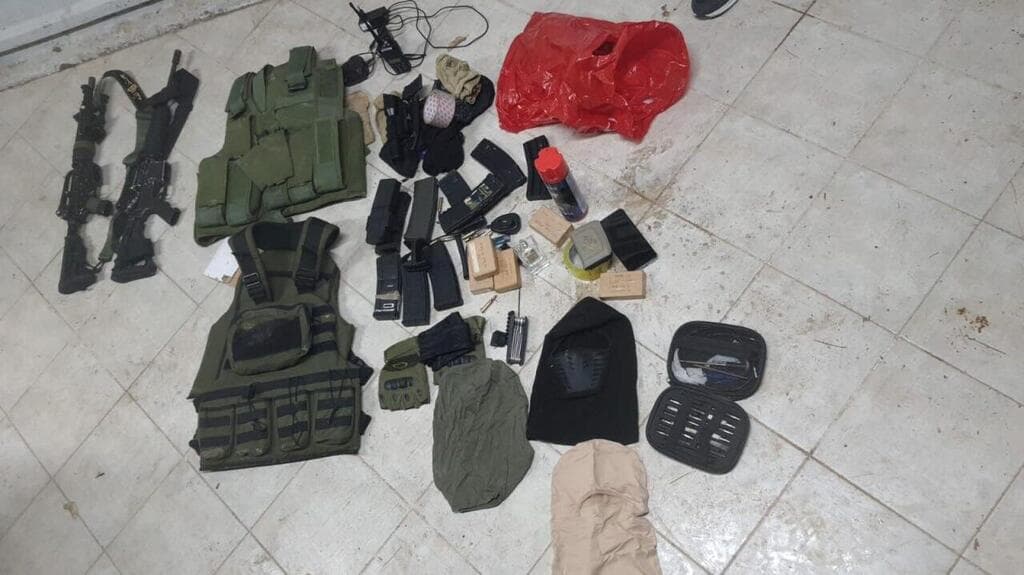 כלי הנשק שנתפסו ברשות המחבלים