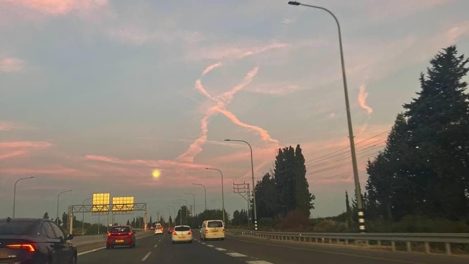 סמל החטופים בשמי גדרה, הבוקר