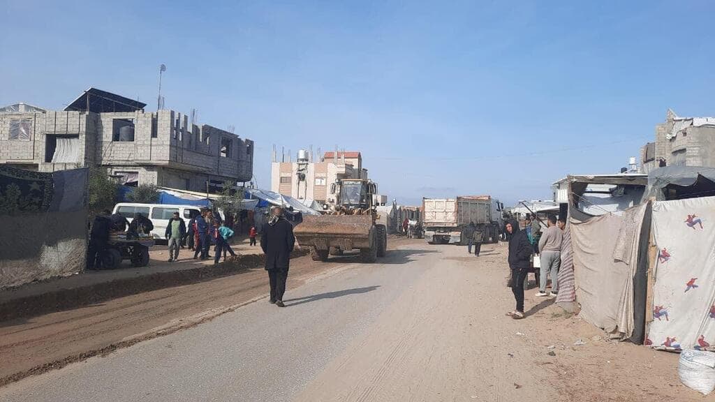 צוותי עירייה ועבודות מתחילים בפינוי הריסות ופתיחת כבישים באזורים שונים ברצועת עזה.