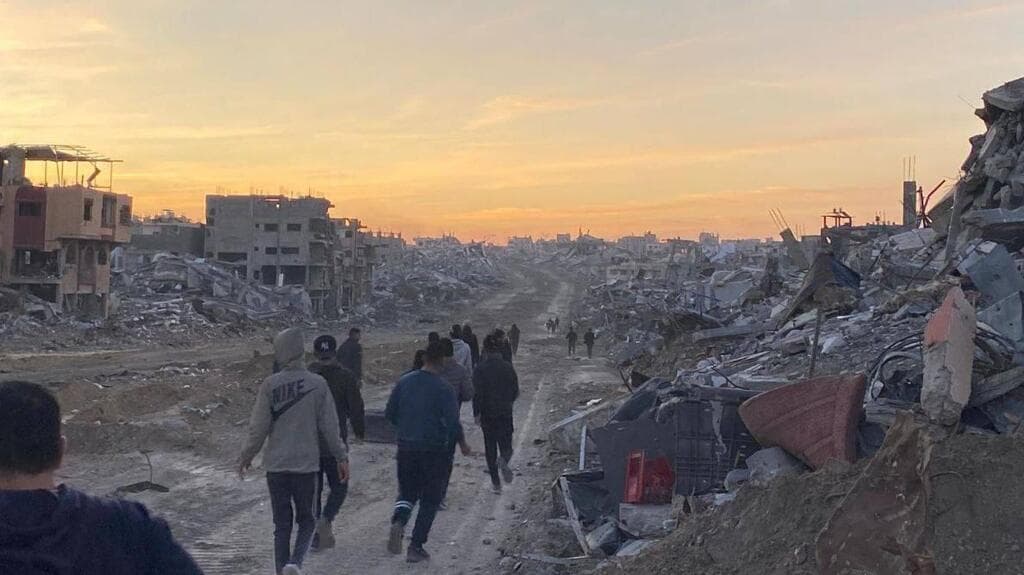 עקורים עזתים חוזרים לג'באליה עקורים עזתים חוזרים לבתיהם בג'באליה