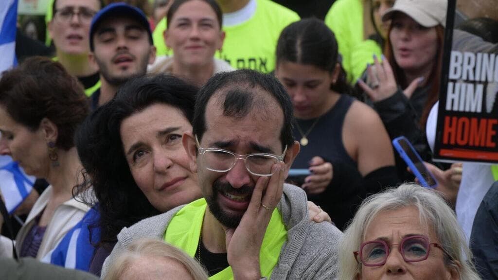 התרגשות בכיכר החטופים בעקבות שחרורן של החטופות