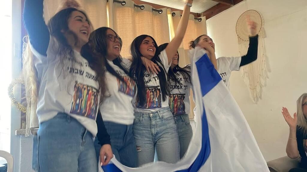 צילום: ליאור אוחנה חברות של אגם ברגר בזמן השחרור, חולון
