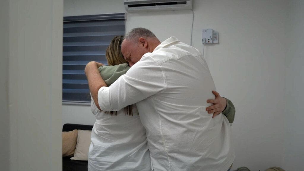 צילום: דובר צה"ל אגם ברגר נפגשת עם ההורים