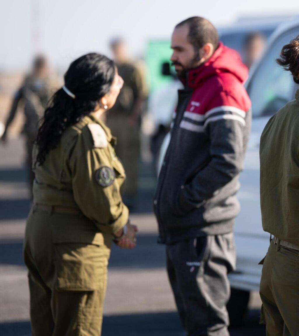 ירדן ביבס עם חיילי צה"ל